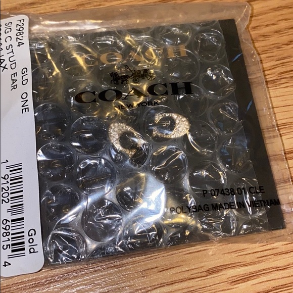 COACH GOLD SIGNATURE C tagged earrings in GOLD - Picture 2 of 8